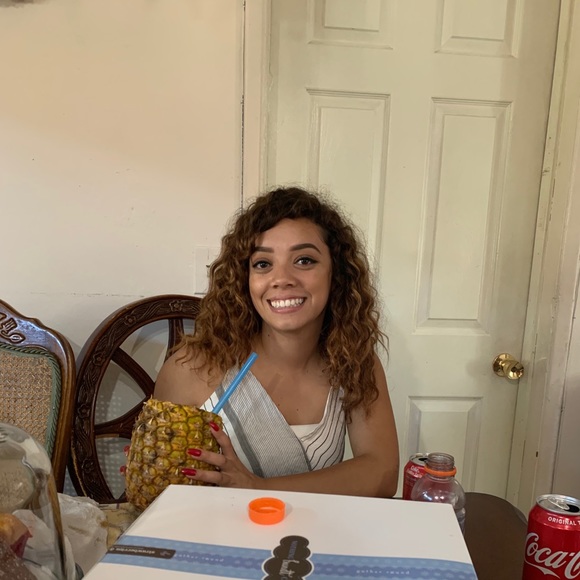 Meet your Posher, Viviana - Picture 1 of 1